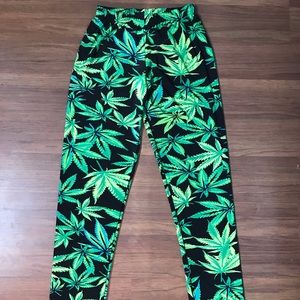 ❗️ Green Leaf Leggings ❗️
